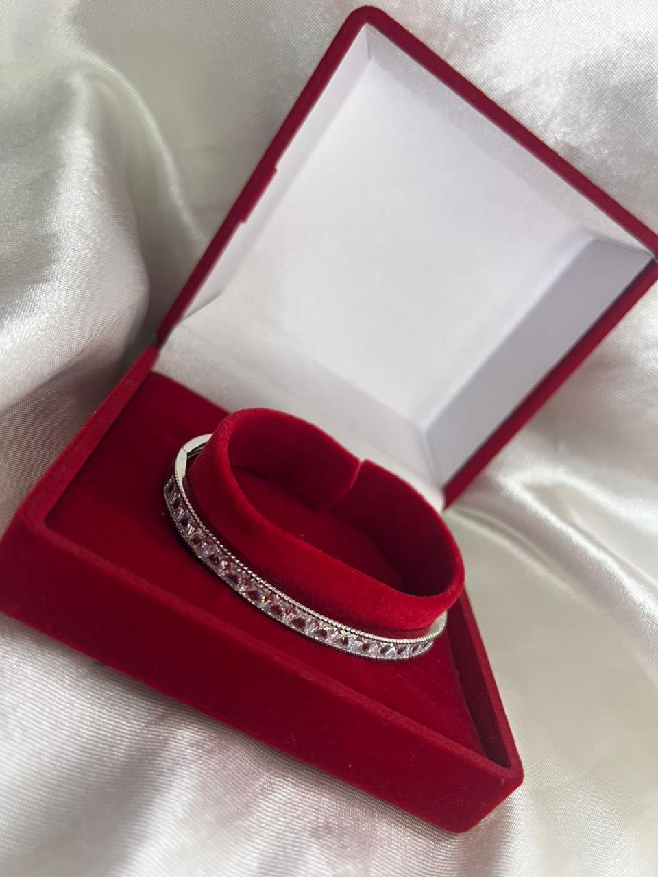 Bracelete Folheado Prata Fileira de Zircônia Quadradas Cristal