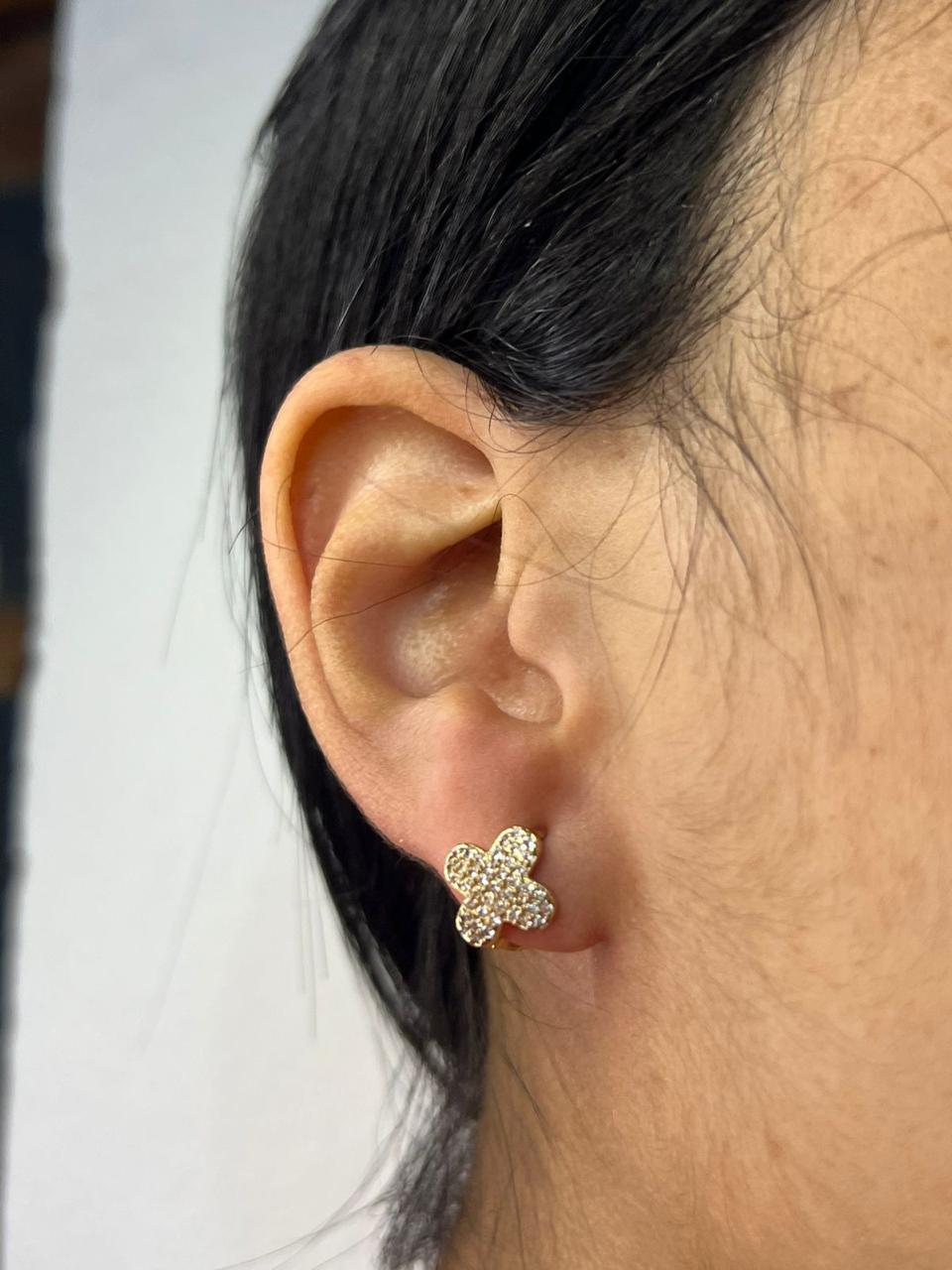 Brinco Folheado a Ouro 18K Inspiração Virginia Click Mini
